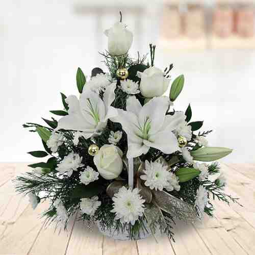 White Flowers And Decorations-Xmas Flower Delivery To Italy