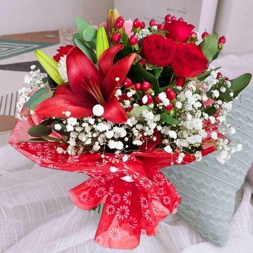 - Festive Lily And Rose Bouquet