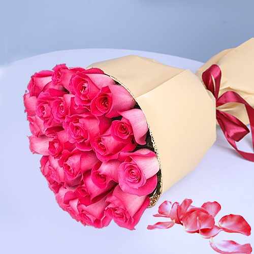 Elegant Pink Rose Bouquet For Italy Celebrations And Heartfelt Gifting
