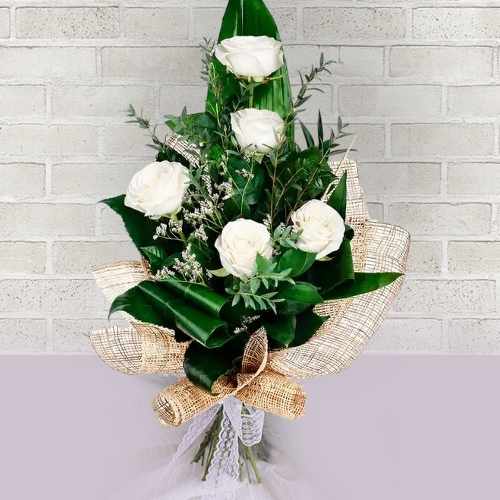 Elegant 5 White Rose Bouquet For Italy Special Occasions And Gifting