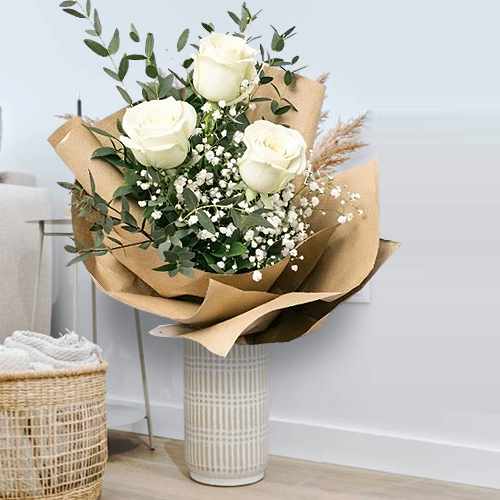 Elegant 3 White Rose Bouquet For Italy Thoughtful Gifting And Celebrations