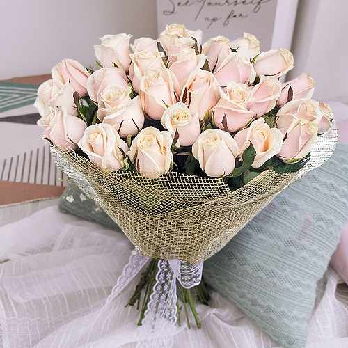 Luxurious 24 Pink Rose Bouquet For Italy Celebrations And Elegant Gifting