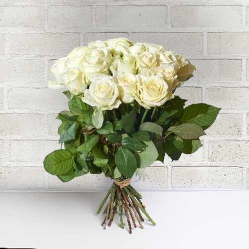 Elegant 12 White Rose Bouquet For Italy Special Occasions And Gifting