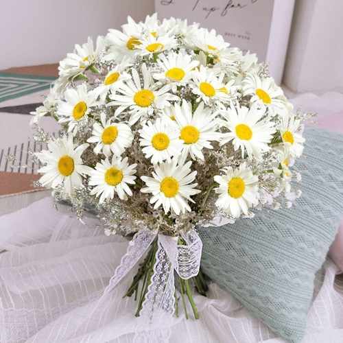 Cheerful Daisy Bouquet For Italy Celebrations And Thoughtful Gifting