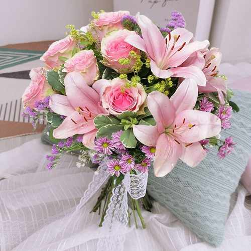 Pink Lily & Rose Bouquet For Italy Celebrations And Elegant Gifting