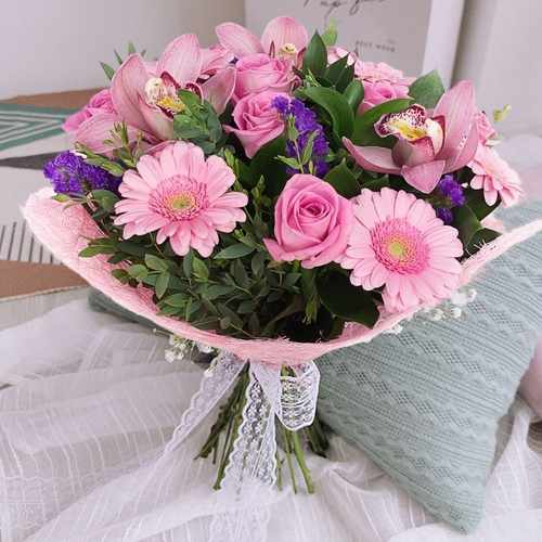 Elegant Pink Roses & Orchid Bouquet For Italy Special Celebrations