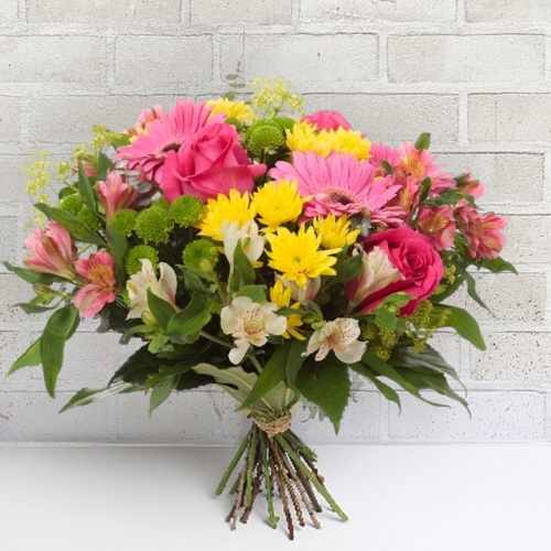 Elegant Pink Rose & Gerbera Bouquet For Italy Special Moments And Gifting