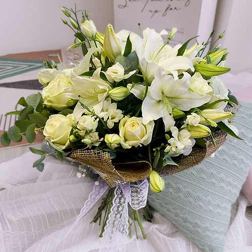Rose, Lily & White Flower Bouquet For Italy Elegant Celebrations
