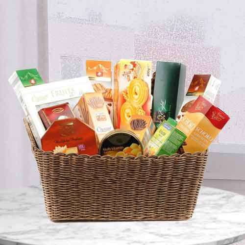 Gourmet And Chocolate Basket-Gift Basket For A Woman Send To Italy