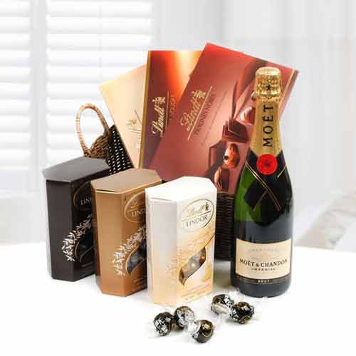 Presentation Of Chocolate And Champagne-Relationship Gift Baskets For Bf