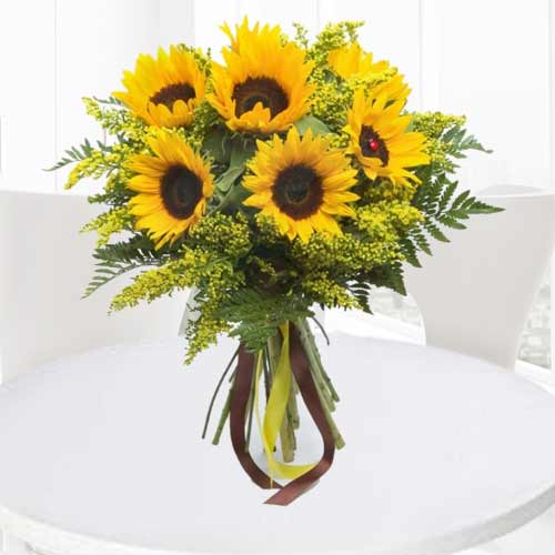 Elegant Sunflower Bouquet-Sunflowers For Delivery Italy